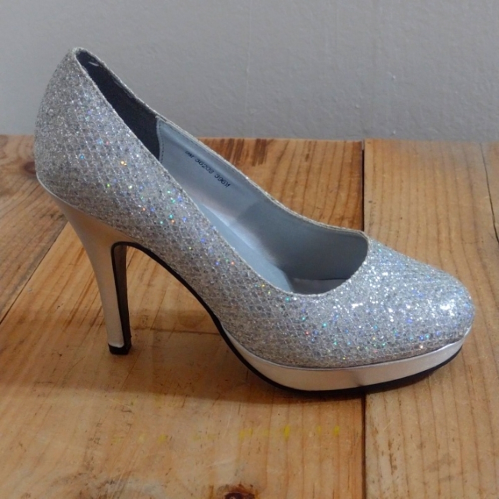 Touch Ups Silvertone Glitter Platform Heel Pumps Size 9